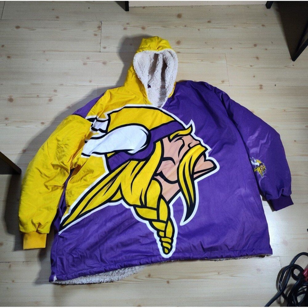 FOCO NFL Minnesota Vikings Team Logo Reversible Oversized Faux Sherpa Hoodeez